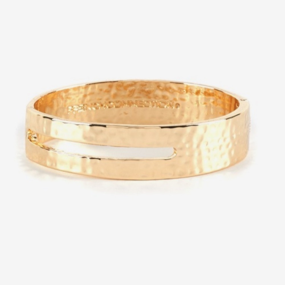 4/$15❤️‍🔥French Connection gold tone hinge bangle